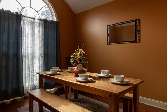 Building Photo - 4235 King Arthur Pl