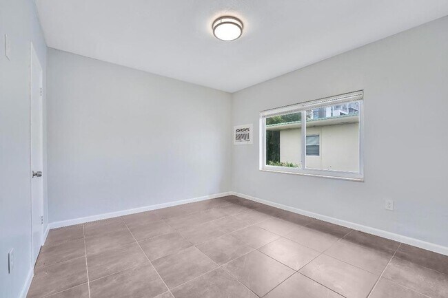 Building Photo - 521 NE 82nd Terrace