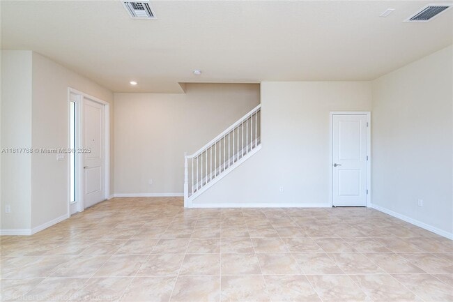 Building Photo - 1040 Eucalyptus Dr