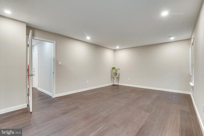 Building Photo - 6153 Forest Creek Ln