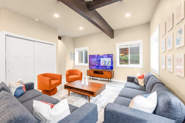 Building Photo - 917A 17th Ave