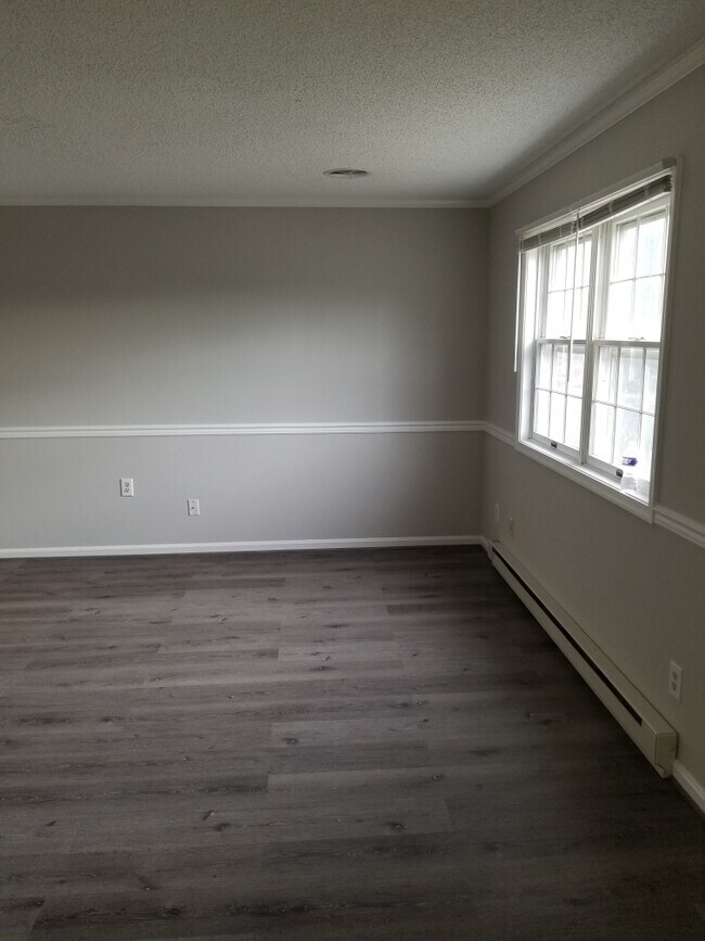 Building Photo - 42 Koncer Dr