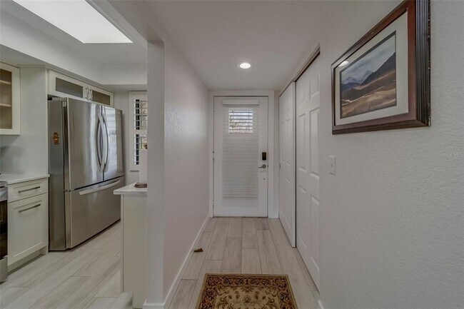 Building Photo - 11650 Capri Cir S
