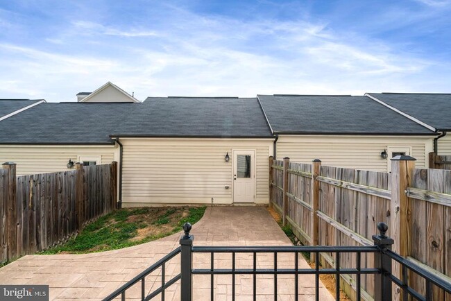 Building Photo - 116 Apricot St