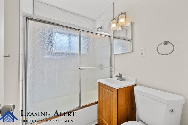 Building Photo - 700 S Kalisher St