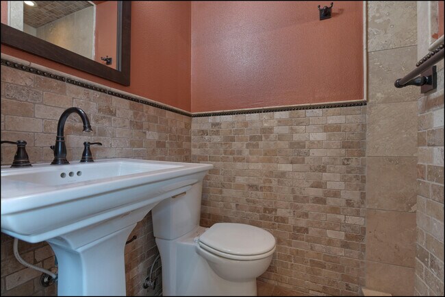 Building Photo - 1420 Hawthorne St