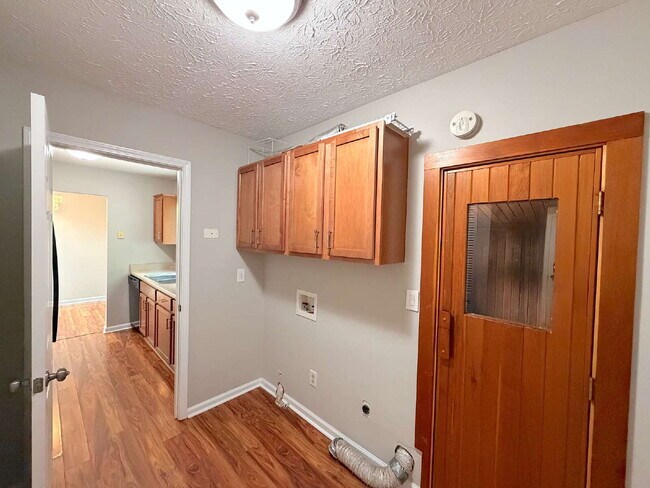 Building Photo - Charming 3 Bedroom Home in Raleigh!