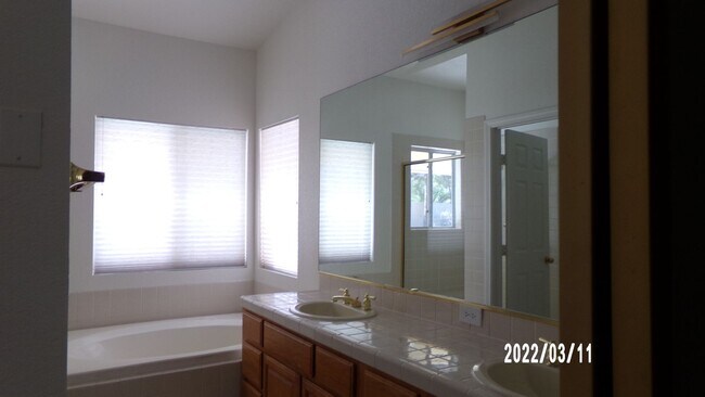 Building Photo - 252 Paseo Del Lago Cir