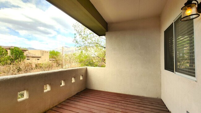 Building Photo - Beautiful 4 Bedroom 2.5 Bathroom House Located In The NE!