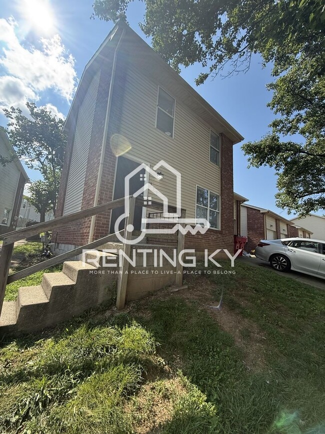 Building Photo - Updated 2-Bed, 1.5-Bath Townhome!
