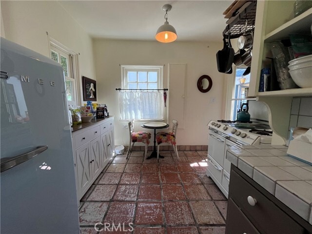 Building Photo - 845 Temple Hills Dr