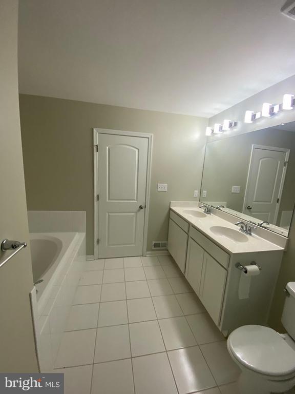 Building Photo - 640 Jacobsen Cir