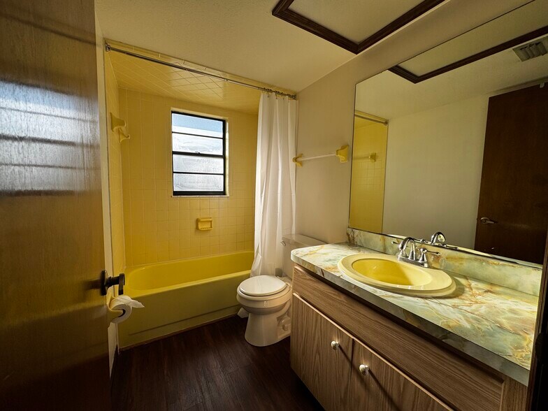 Building Photo - 1065 Altoona Ave