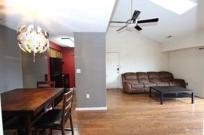 Building Photo - 5015 Ravens Crest Dr