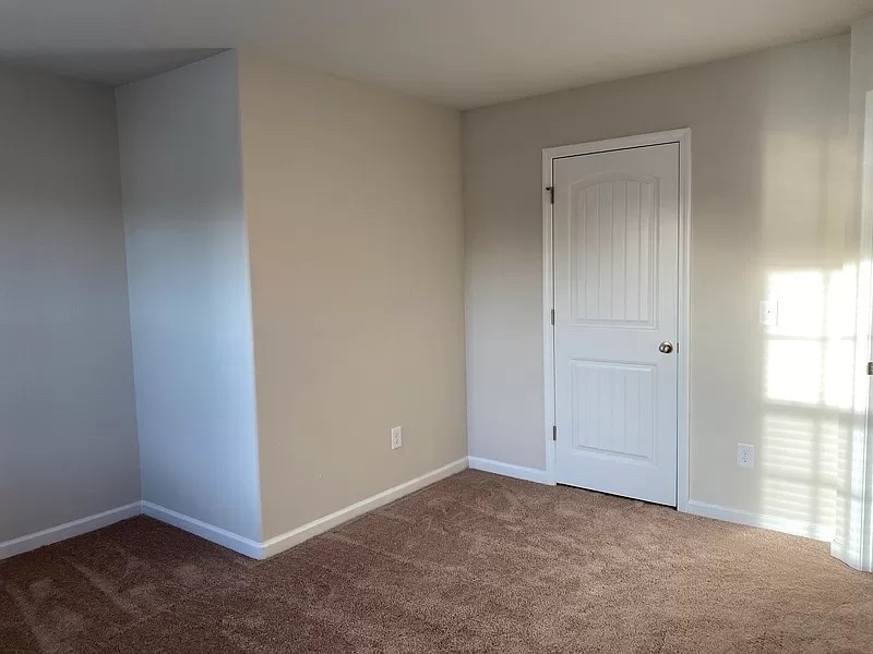 Building Photo - Room in Single Family Home on Fallen Tree Dr