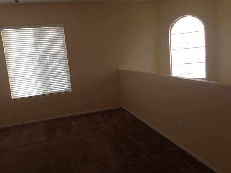 living room 2nd floor - 11372 Colinward Ave
