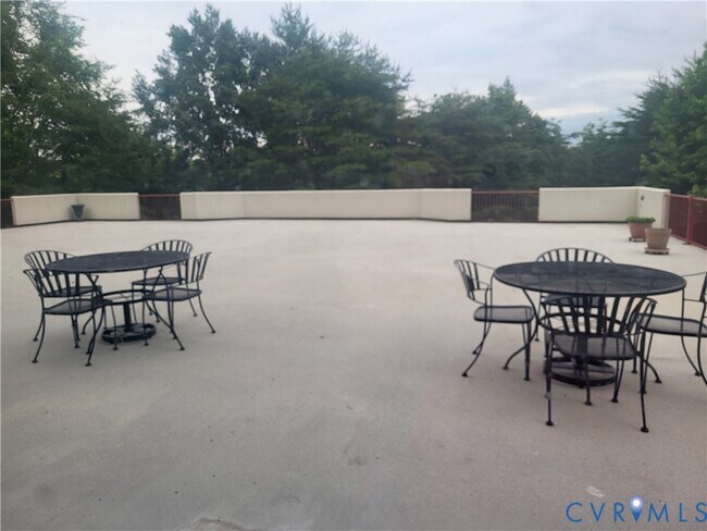 Building Photo - 301 Beacon Ridge Dr