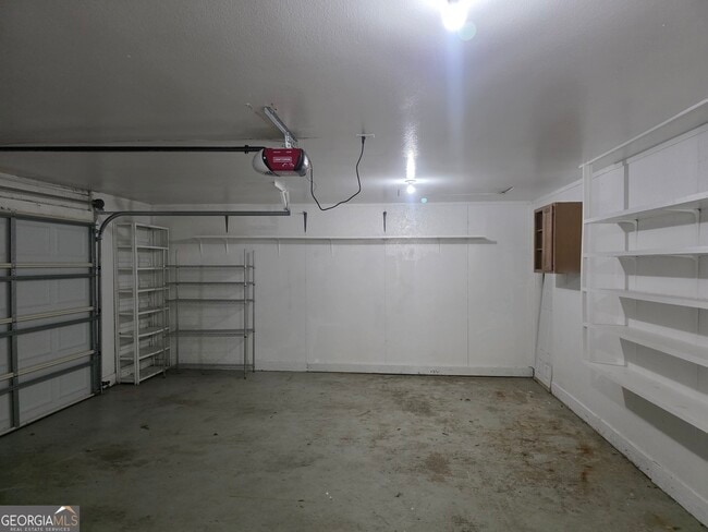 Building Photo - 310 W 5th St