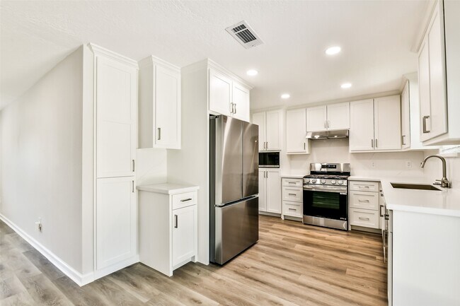Building Photo - 515 Bellmar Ln