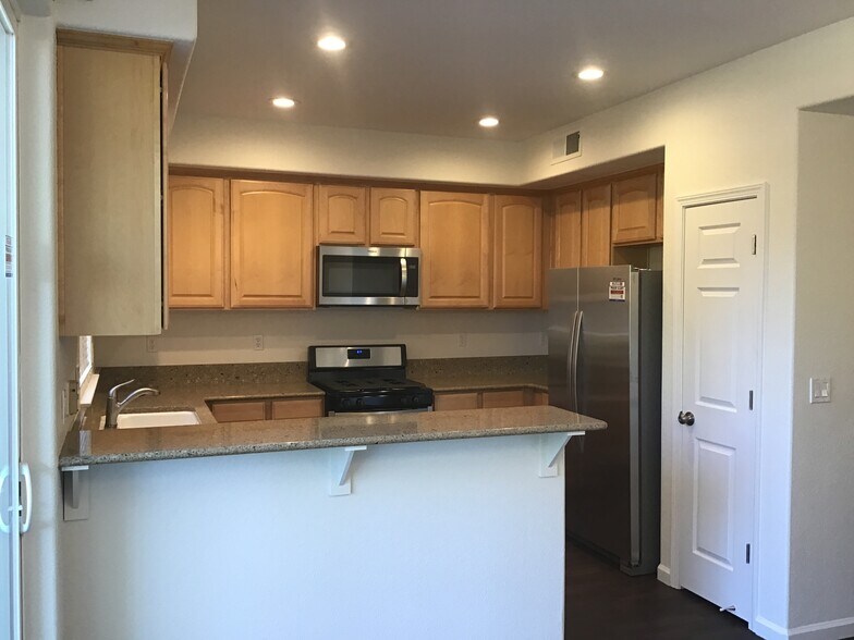 Building Photo - 3976 Dominus Dr