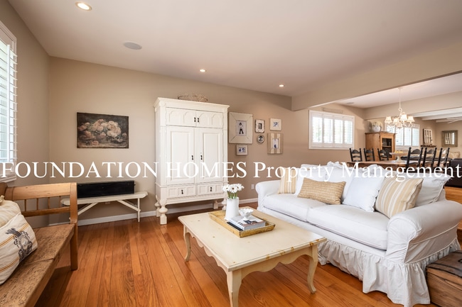 Building Photo - Gorgeous Ranch Style 4BD/2.5BA!  Outdoor Kitchen!  Hot Tub!  FOUNDATION