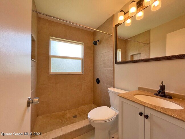 Building Photo - 304 3rd St