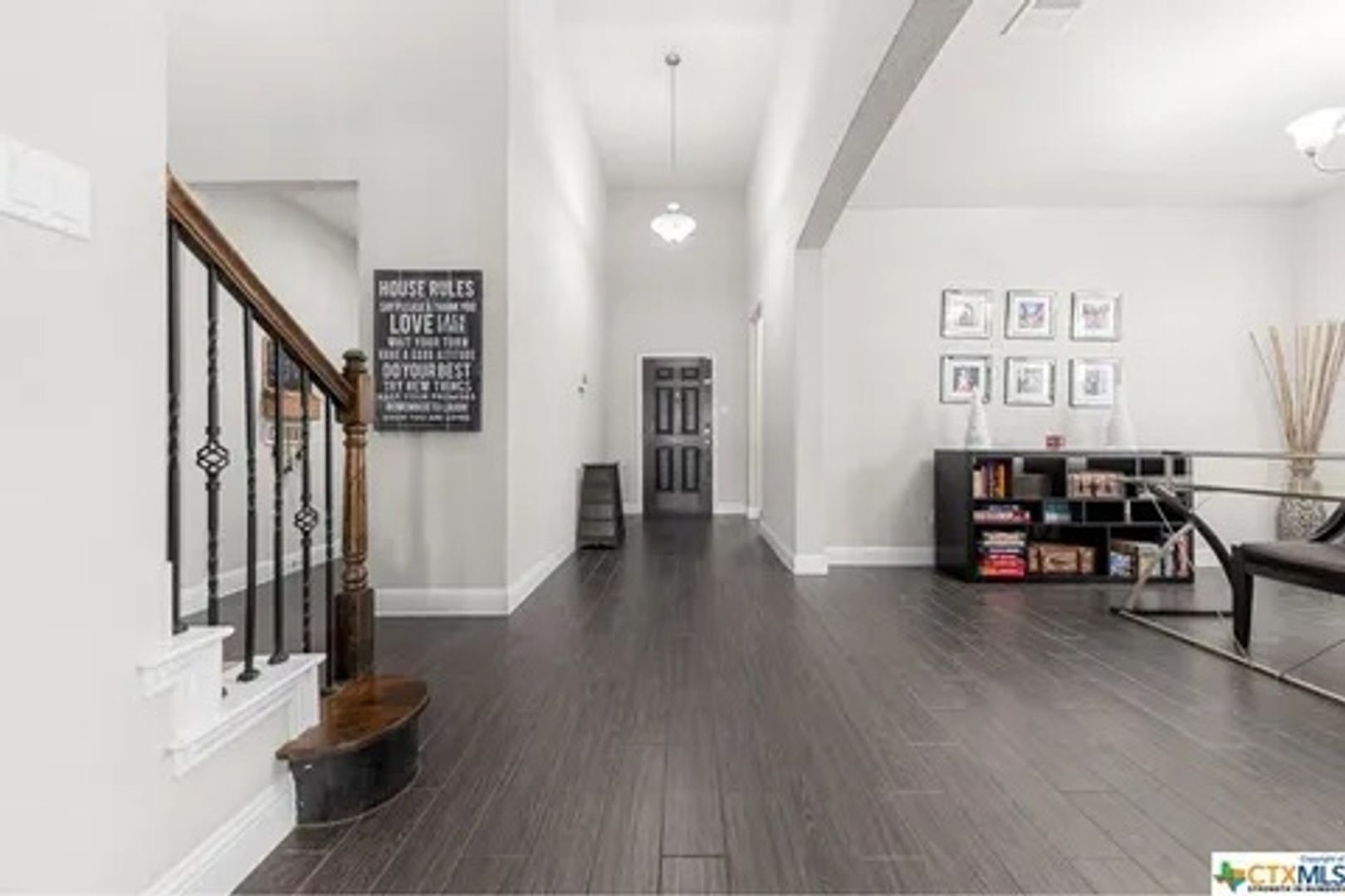 Building Photo - 807 Old World Dr