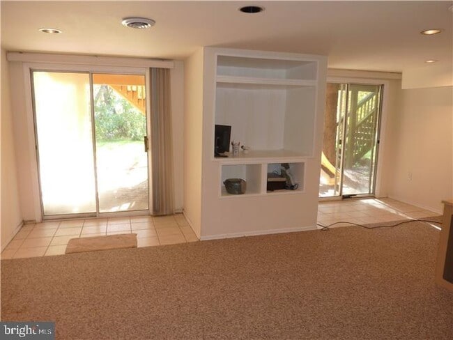 Building Photo - 922 Glackens Ln