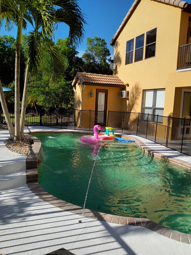 Building Photo - 6425 Royal Palm Beach Blvd
