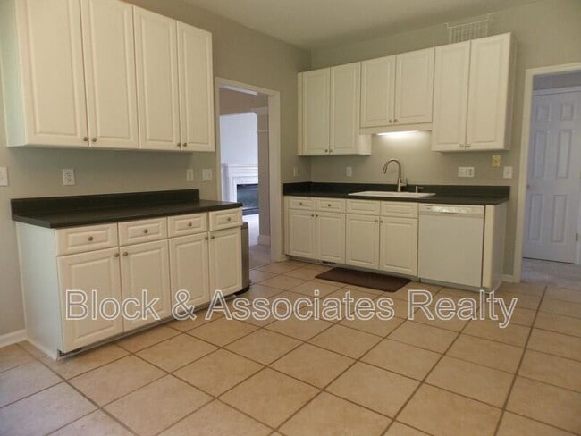 Building Photo - 7925 Strawberry Meadows St