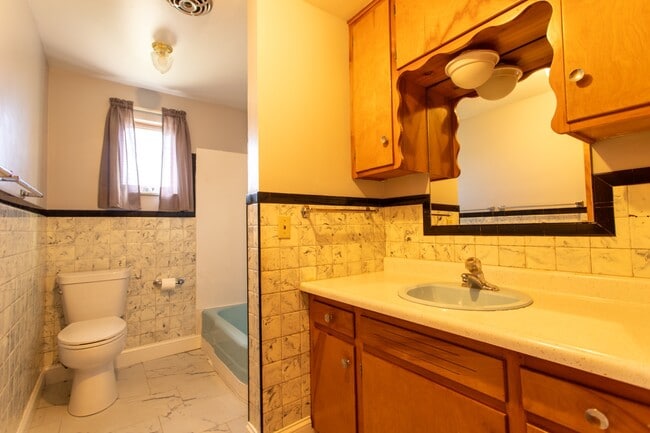 Building Photo - 1722 Washington Blvd