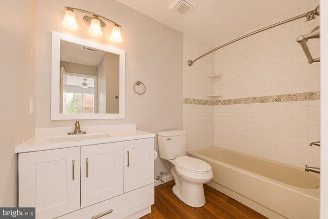 Building Photo - 3520B Neils Ct
