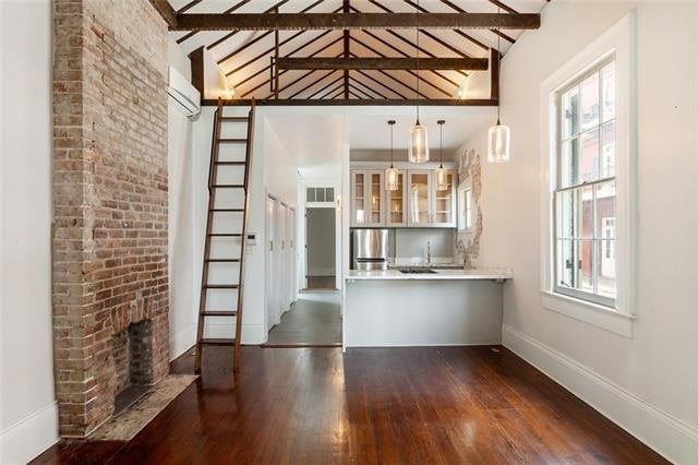Building Photo - 1300 Chartres St