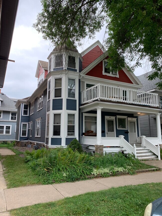 Building Photo - 947 Spaight St