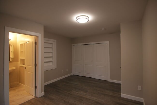 Building Photo - Updated 2 Bed 2 South Hill property 10 min from Medical District hospitals