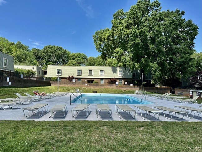 Building Photo - 2638 Park Rd