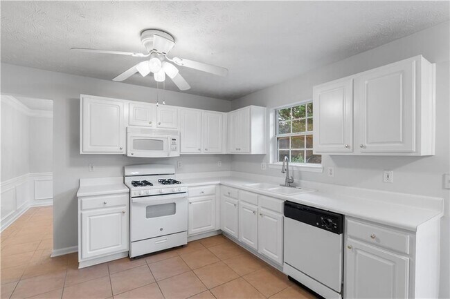 Building Photo - 3870 Safehaven Dr