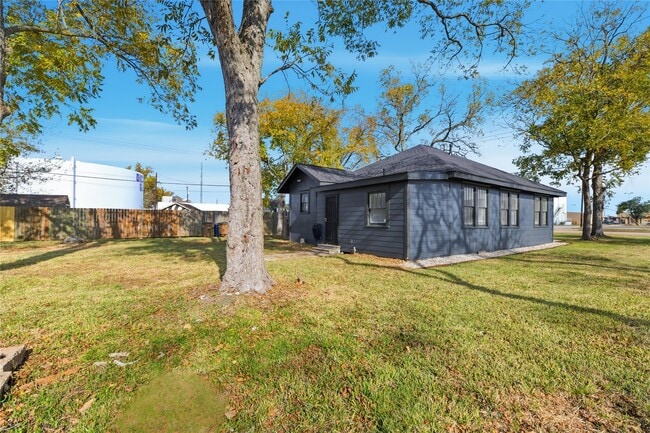 Building Photo - 3808 State Hwy 3