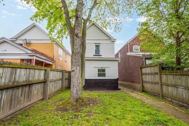 Building Photo - Stunning 2 bedroom home in Homestead available August 1!