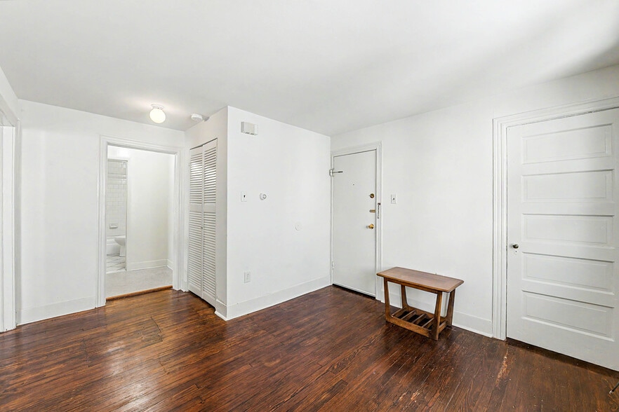 Building Photo - 25 S Kingston Ave