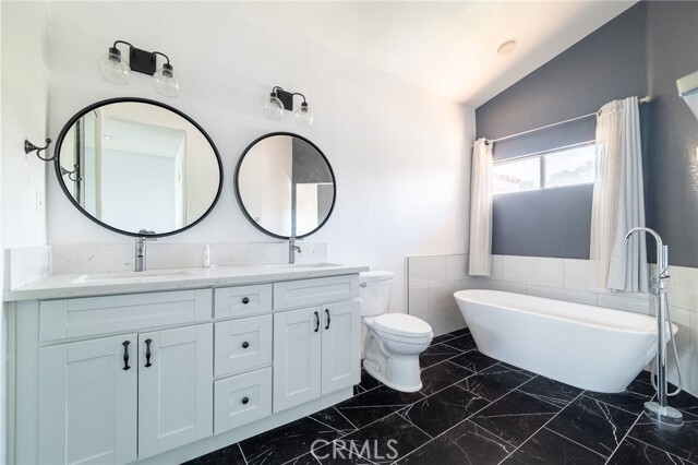 Building Photo - 15689 Ladera Vista Dr