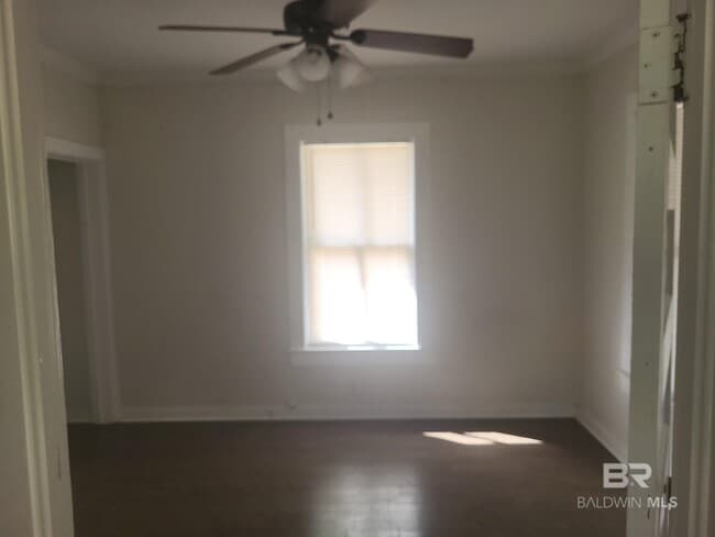 Building Photo - 503 S Cedar St