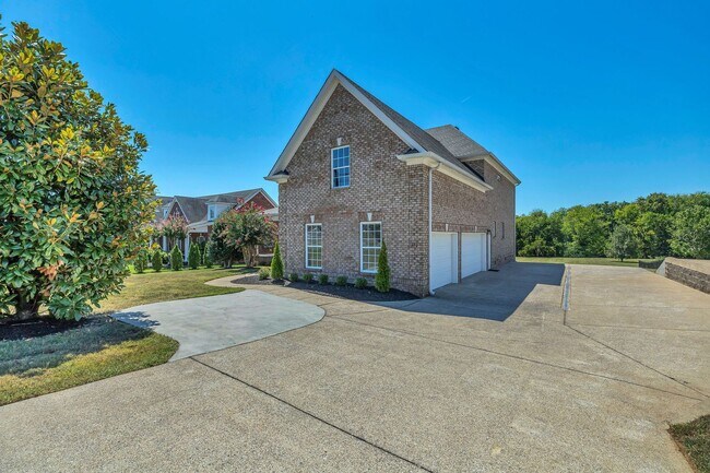 Building Photo - Luxury 4BR Home with River Views & Entertainer’s Bonus Room