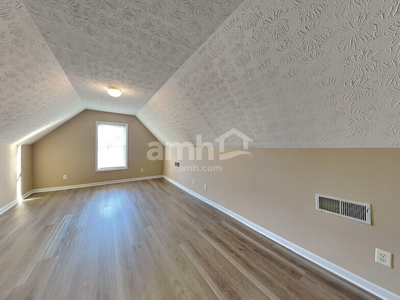 Building Photo - 725 Windsor Brook Ln