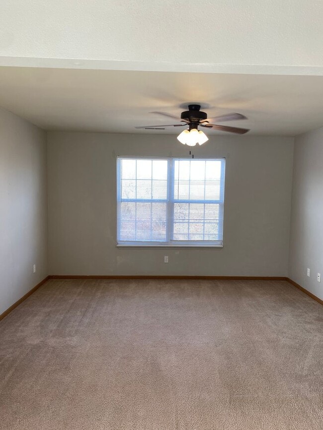 Building Photo - 16785 Huntington Ln