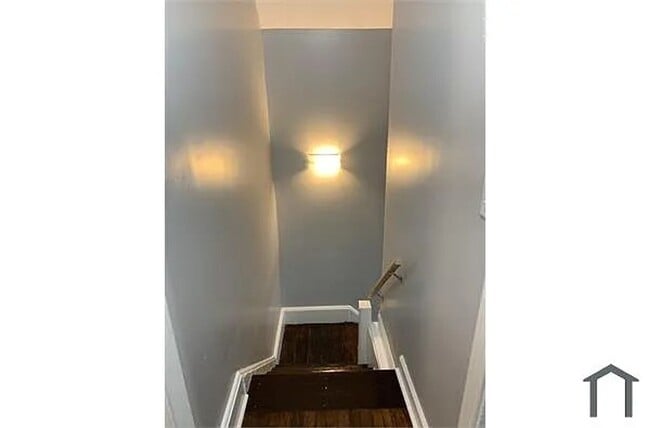 Building Photo - Price Reduced - $1090/month!! 2 bedroom 1 ...