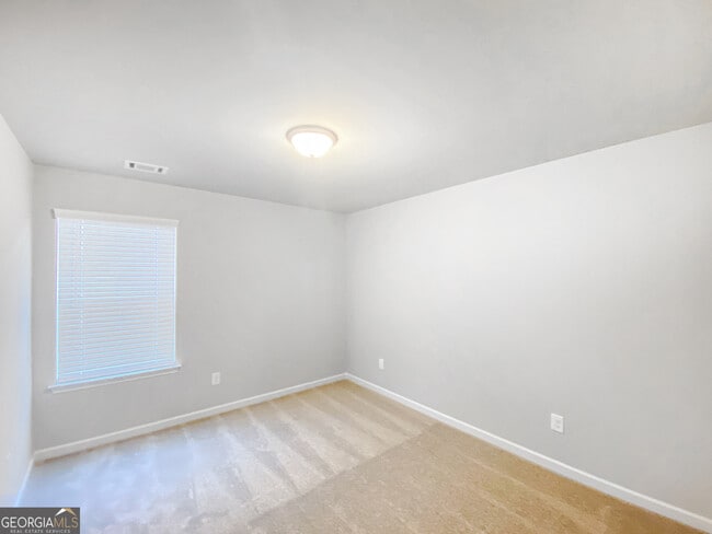 Building Photo - 1466 Fern Ridge Ln