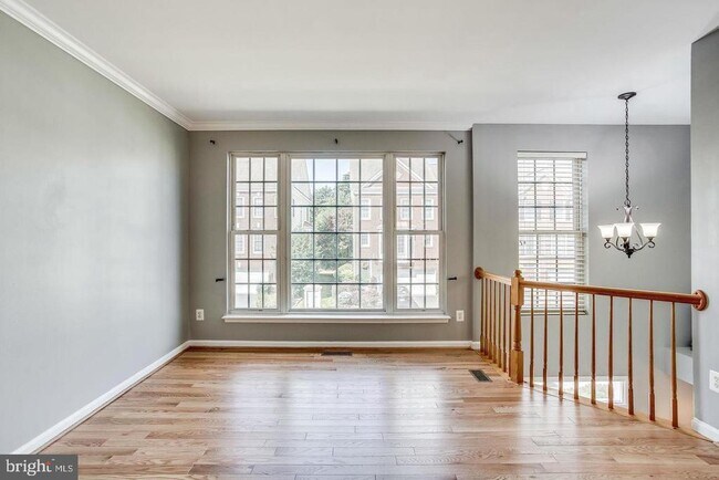 Building Photo - 25242 Dunvegan Square