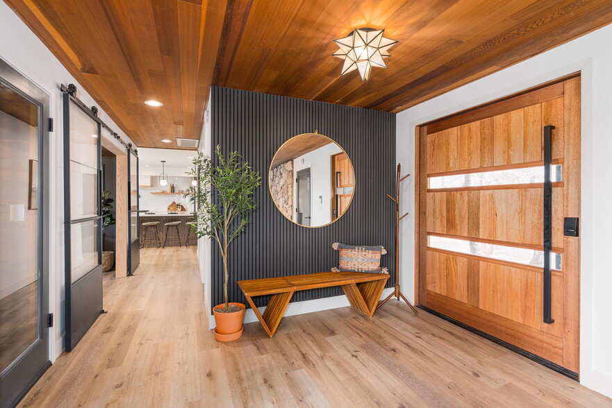 Building Photo - 7270 Pembroke Dr