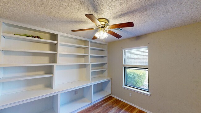 Building Photo - 2842 115th St